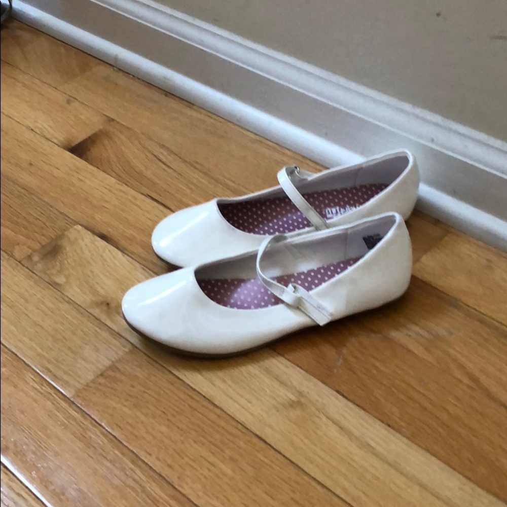 White, patent leather ballet flats